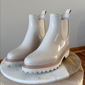 Dolce Vita Glossy Cream Chelsea Boots sz 10